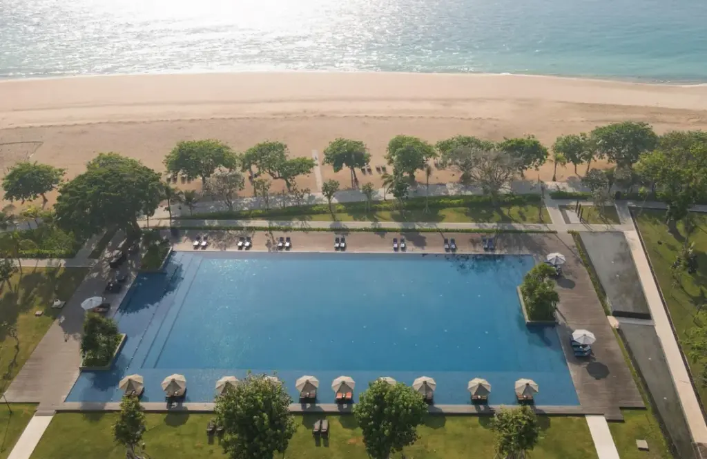 Bali Beach Hotel hotel and room in Bali