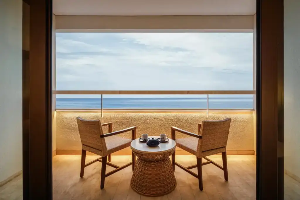 Bali Beach Hotel hotel and room in Bali