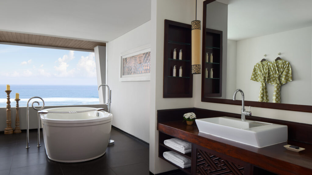 3. Bathroom – Ocean Front Honeymoon Suite